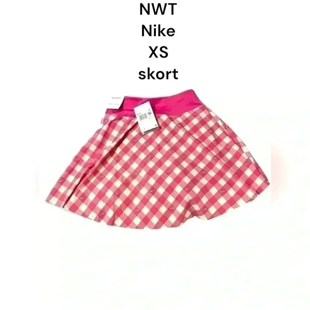 NWT Nike women’s skort‎ size XS